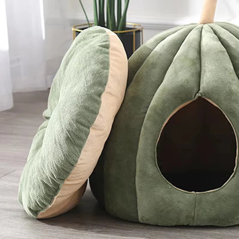 Pumpkin-Shaped Enclosed Cat Bed