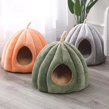 Pumpkin-Shaped Enclosed Cat Bed