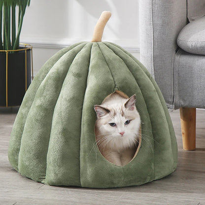 Pumpkin-Shaped Enclosed Cat Bed